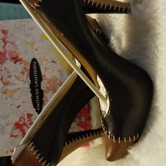 👣CHINESE LAUNDRY Leather comfort Fit Brown Patchwork Heels footwear in3 sizes - Picture 6 of 15